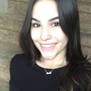 Meet your Posher, Alexia